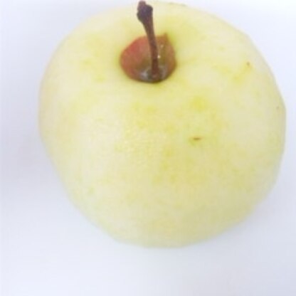 リンゴの皮を剥きました。いつもは包丁だけど、簡単で素早くキレイに向けて良かったです。